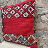 Vintage cushion cover in Berber kilim: Moroccan wool cushion.