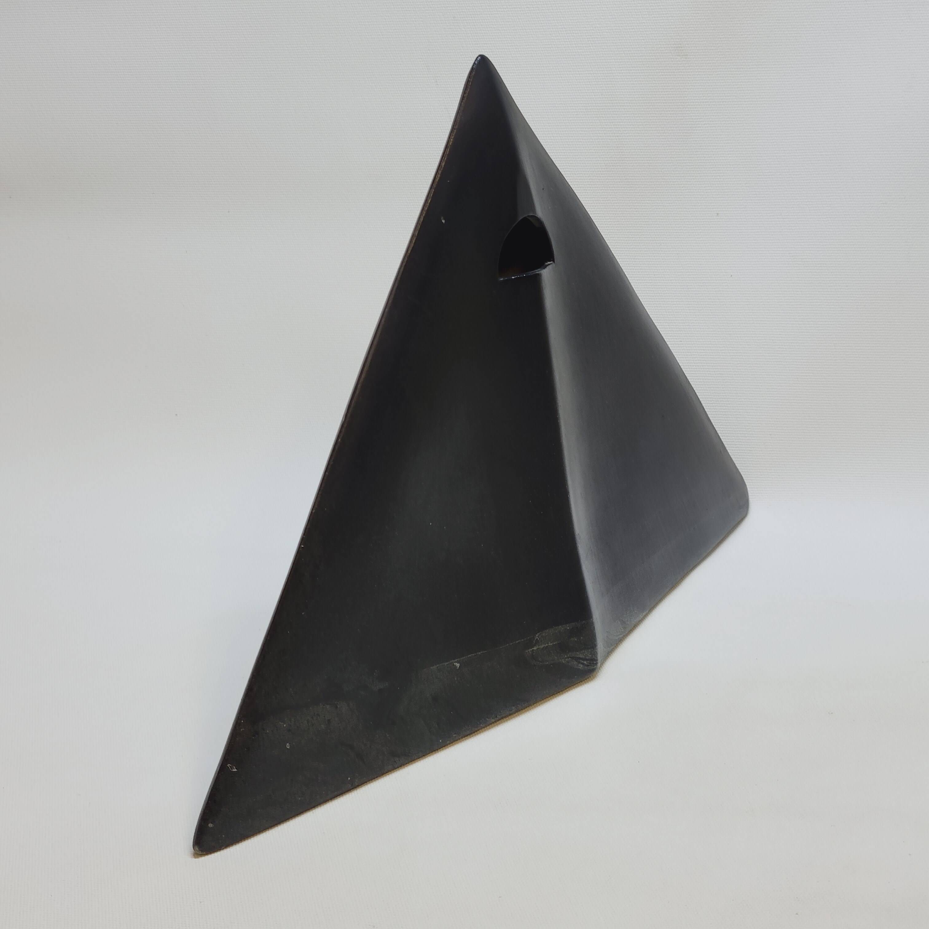 Soliflore vase in black ceramic pyramid or manta ray design