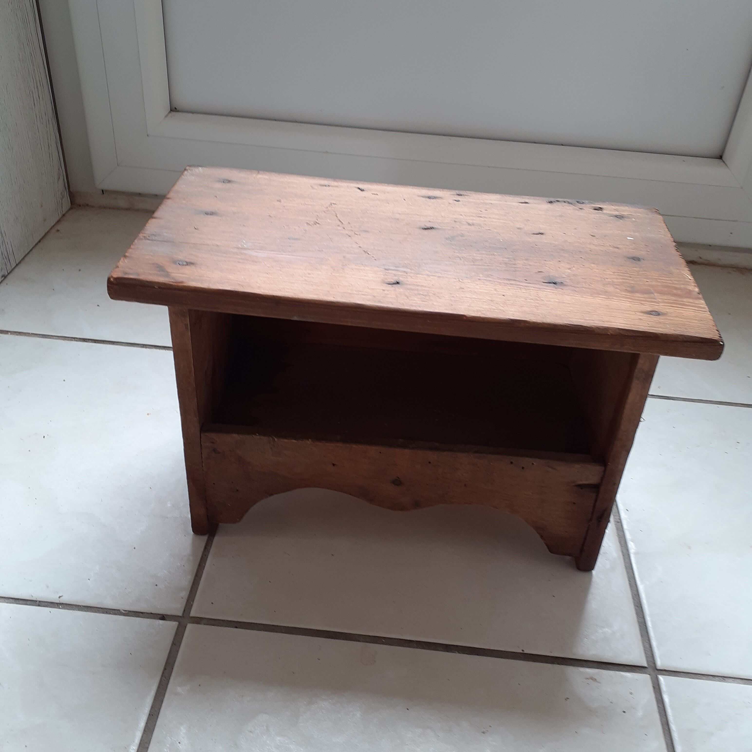 Stool with its niche in pichpin