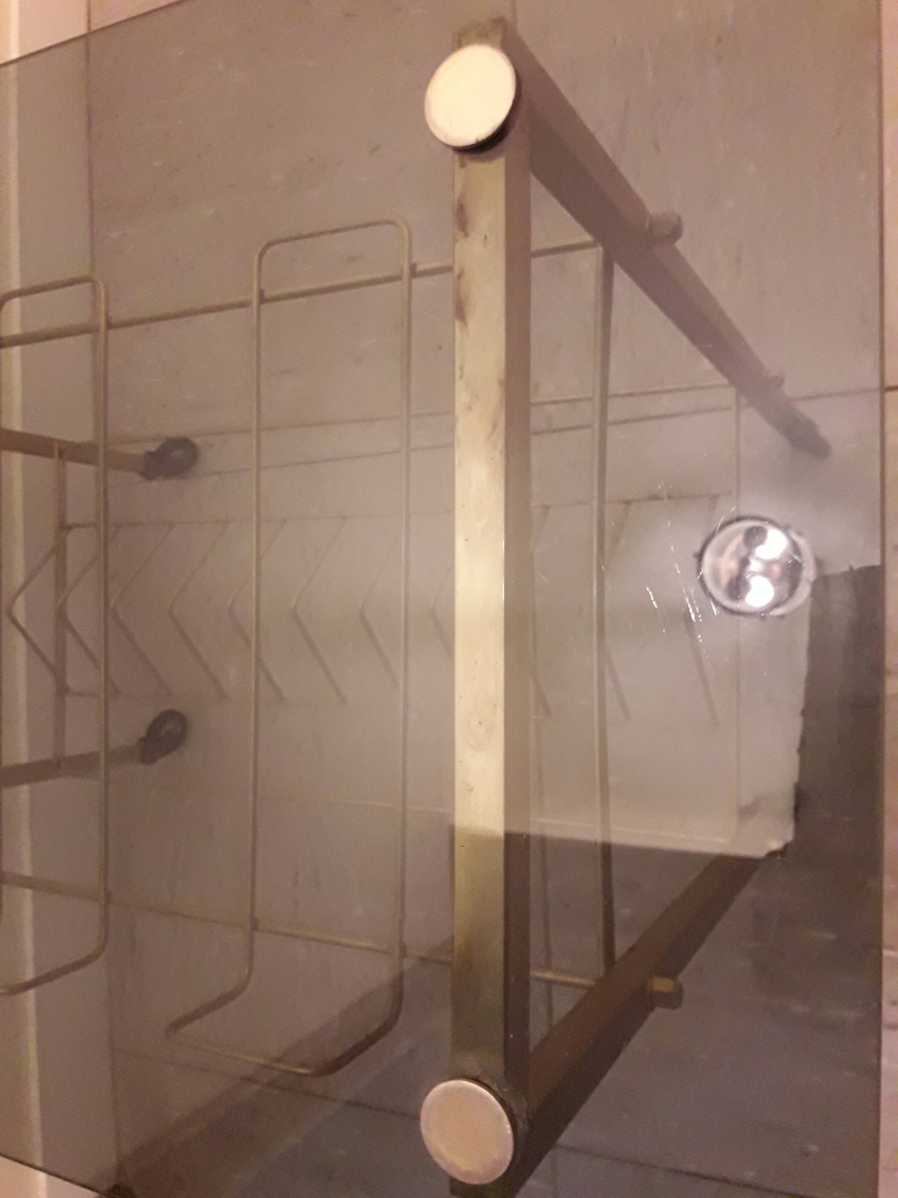 Table d'appoint pour tourne disque verre fumé et métal doré 70's