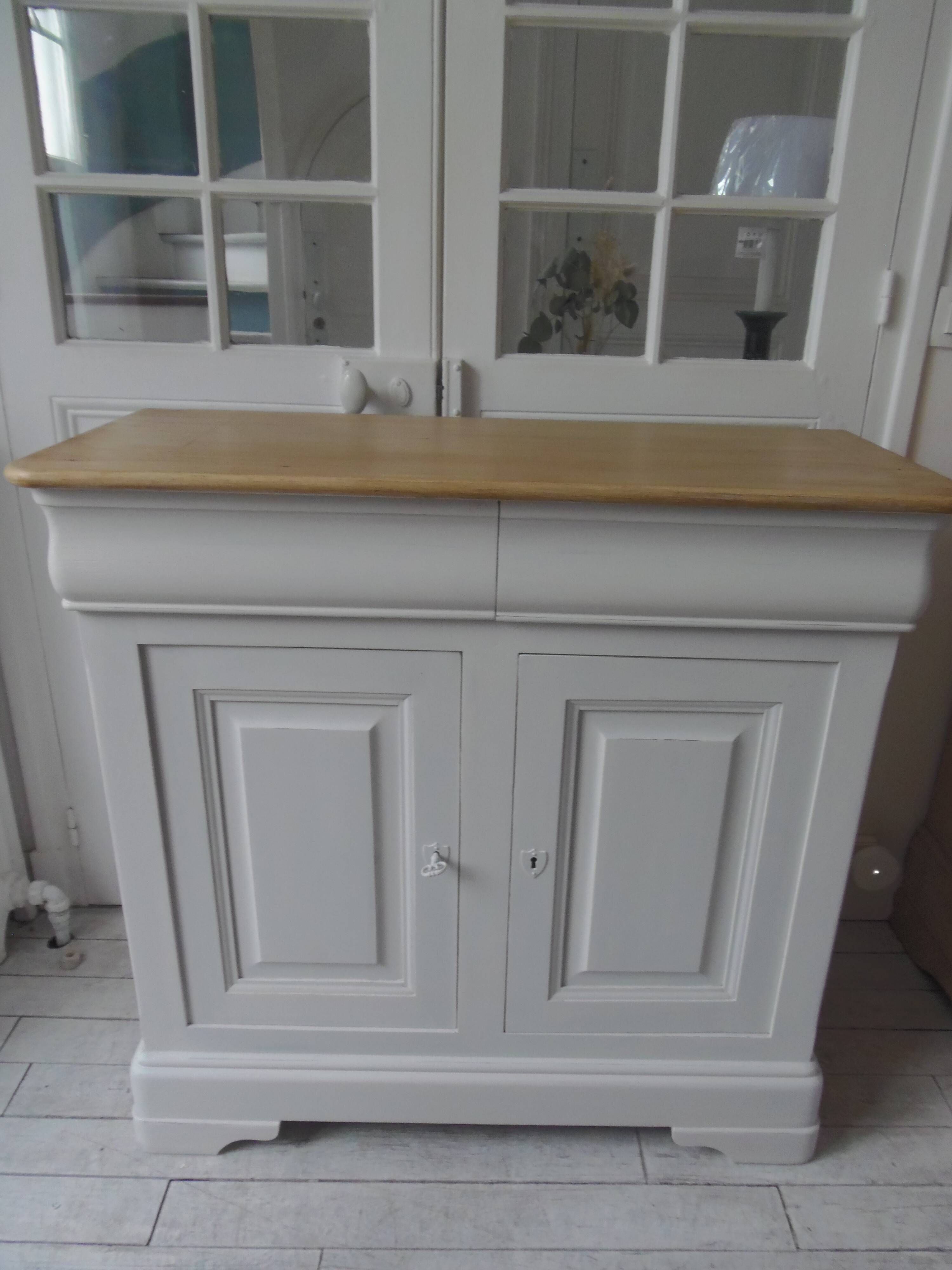 Louis Philippe style sideboard with pearl gray patina, 2 doors, drawers, wooden top.