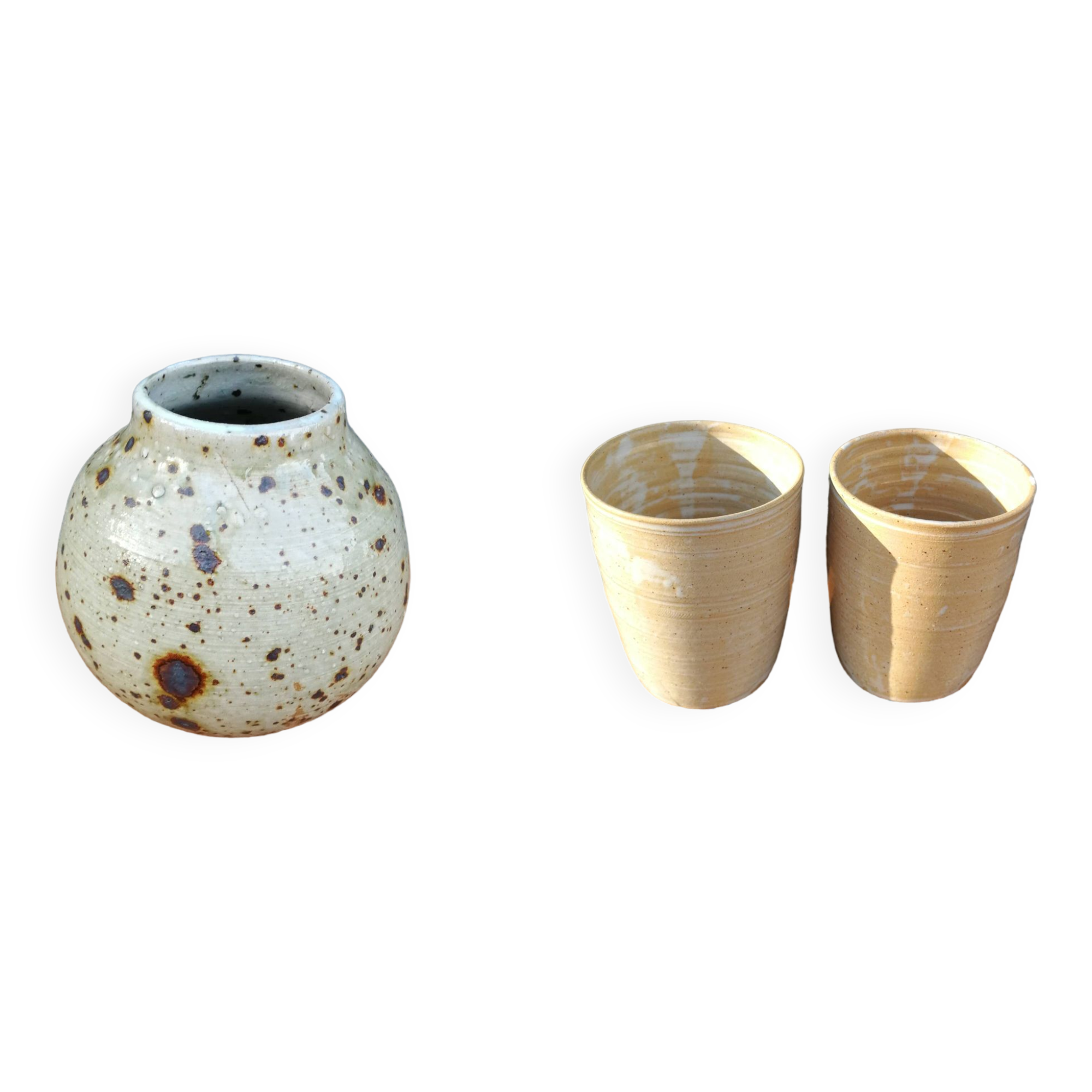 Lot vase and pair of stoneware cups