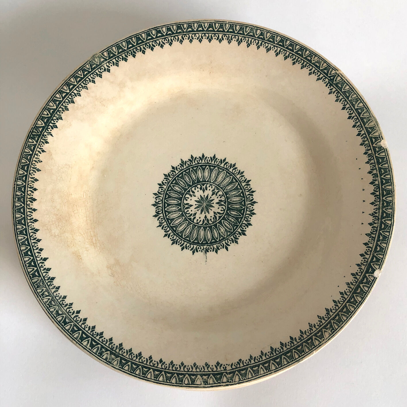 Old flat plates Creil Montereau