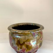 Iridescent ceramic pot