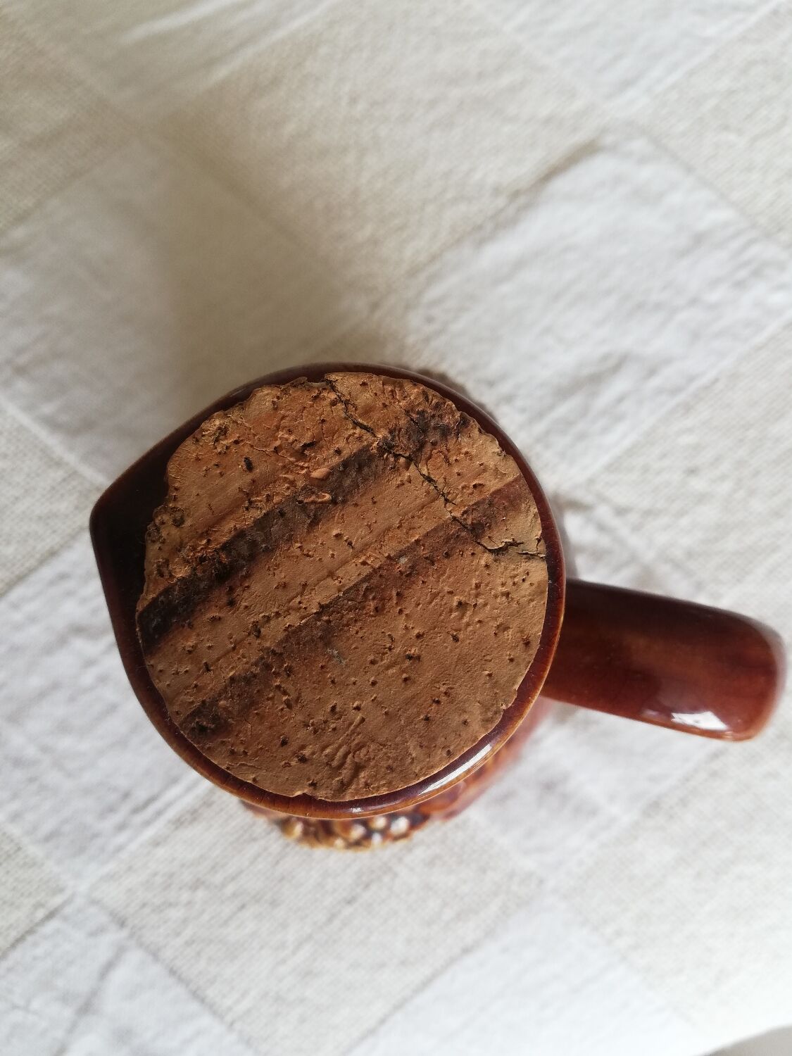 Wine pitcher grape bunch bornier Belgium with cork stopper