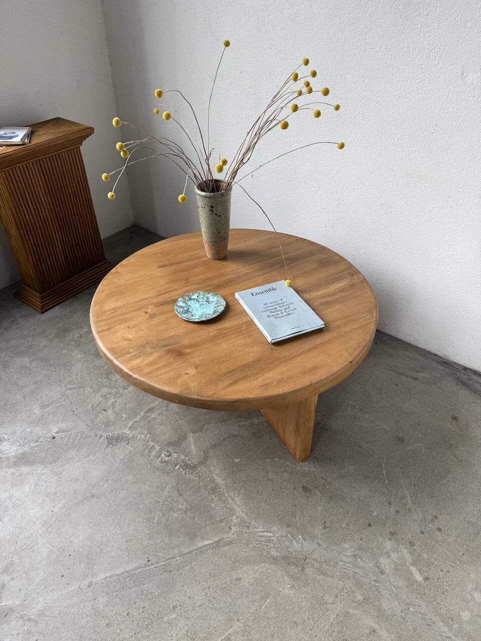 Round modernist coffee table, elm, 1950s.