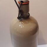 Bouteille en grès ancienne avec système de fermeture