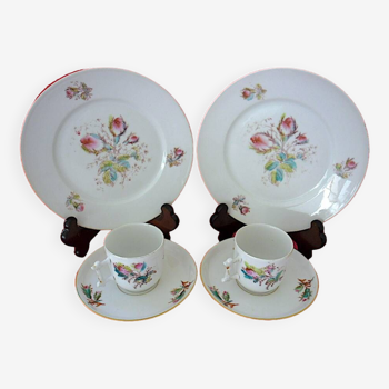 Pair of porcelain cups and their saucers