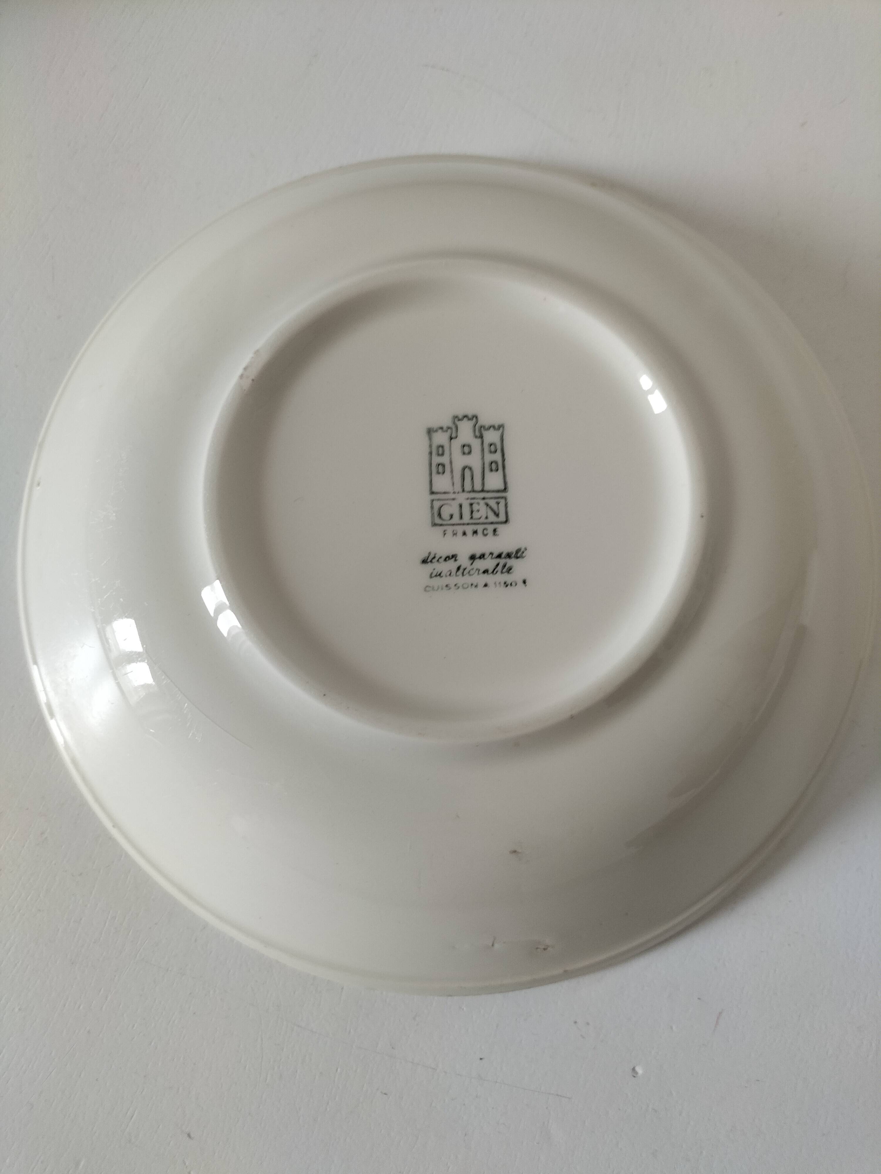 Graphic flower black & white deep plate Gien
