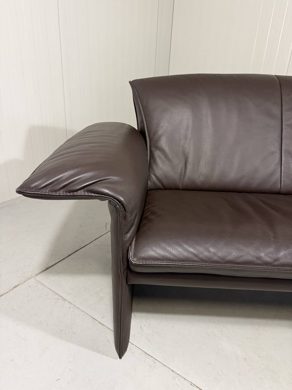 Christophe Giraud brown leather sofa Indy, Jori Belgium 1990’s