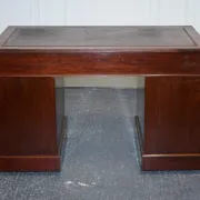 Antique Pedestal Desk by Edwardian Maple & Co, 1890