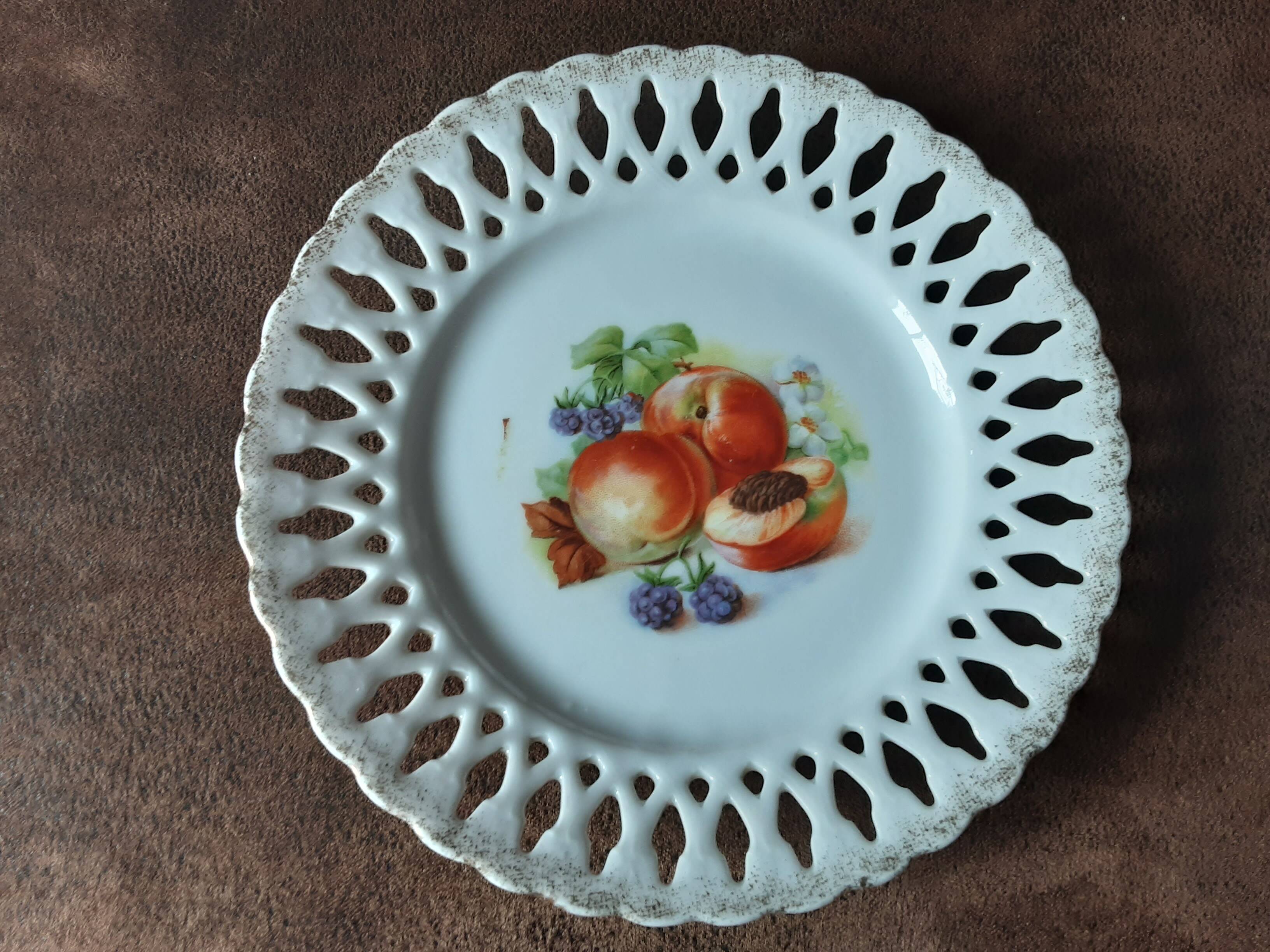 Set of 3 earthenware style plates