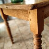 Table de drapier en chêne massif doré 230x73cm deux tiroirs