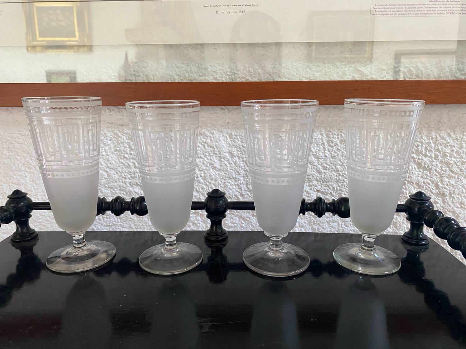 Lot de 4 verres à pied gravés de style Art Déco