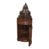 Meuble d'Angle en Bois Placqué en Ronce de Noyer avec Fronton Sculpté