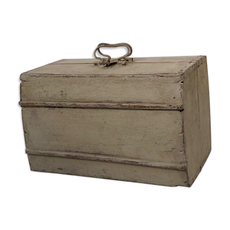 Small chest with handles