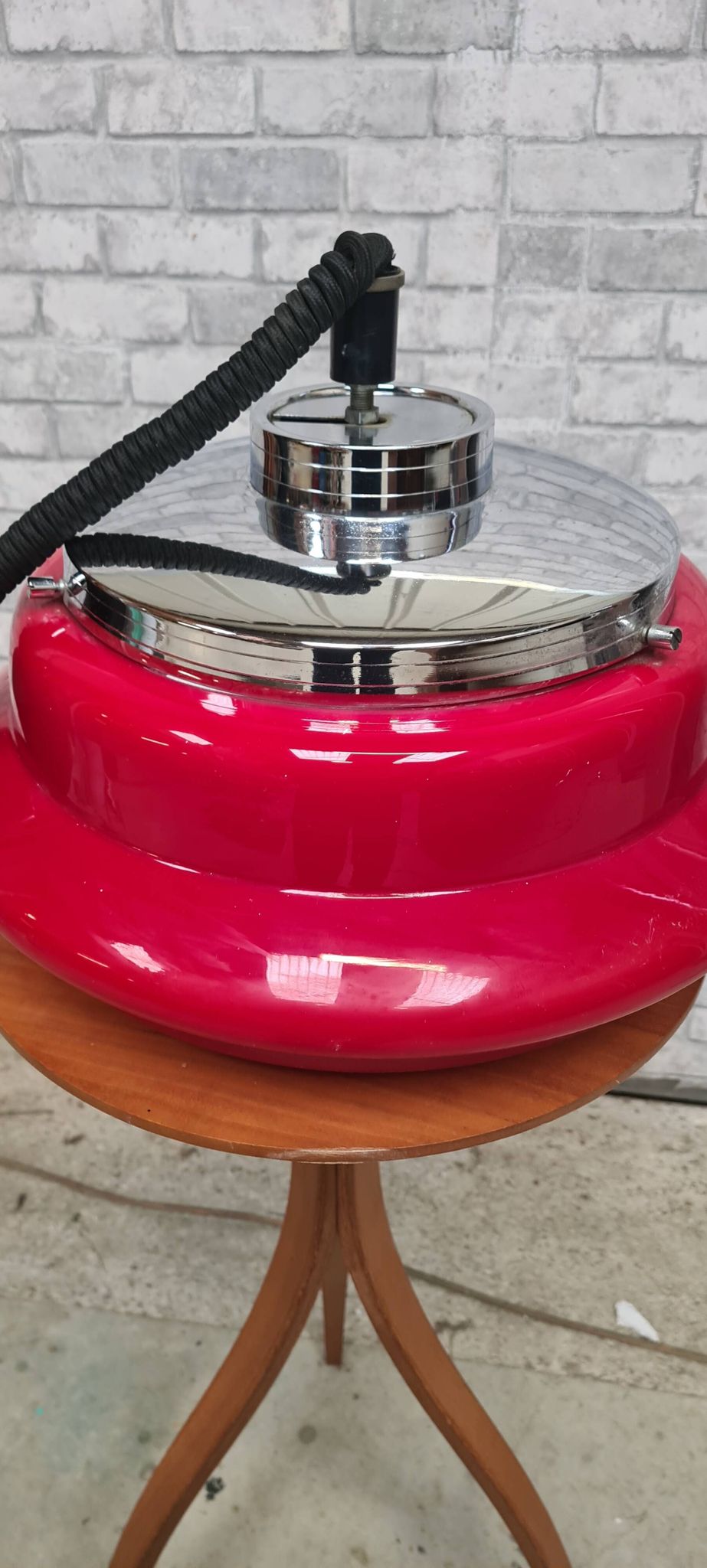 suspension 1960 to 70 red opaline and chrome 64x38 very good condition