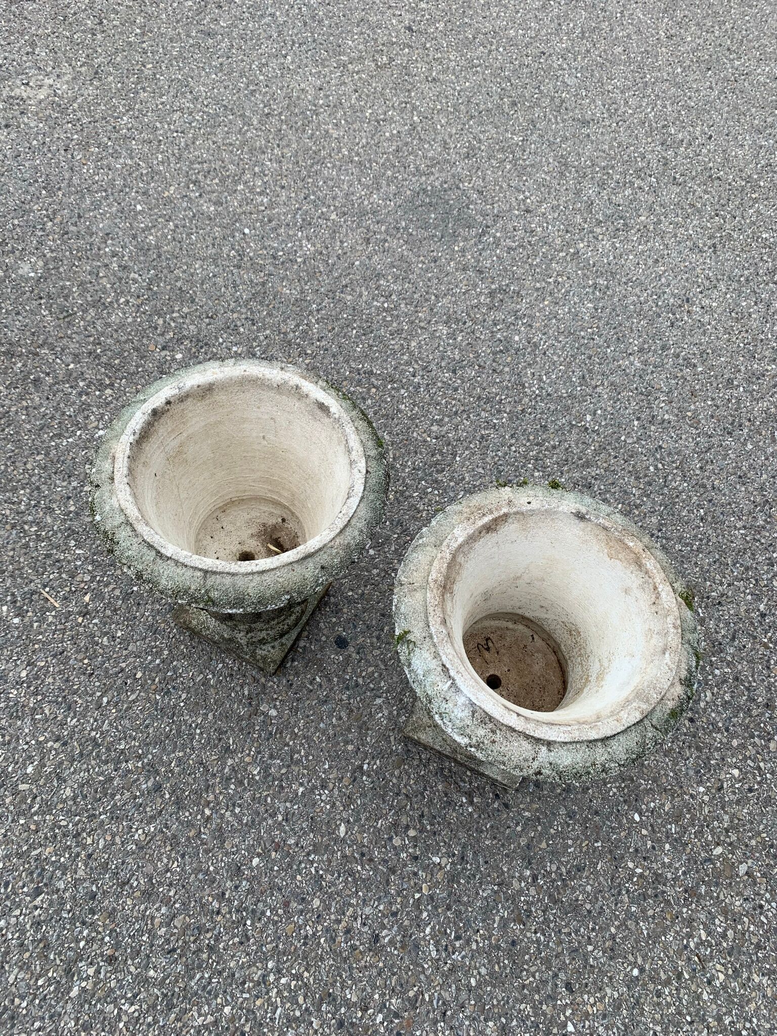 Set of 2 Medici stone pots