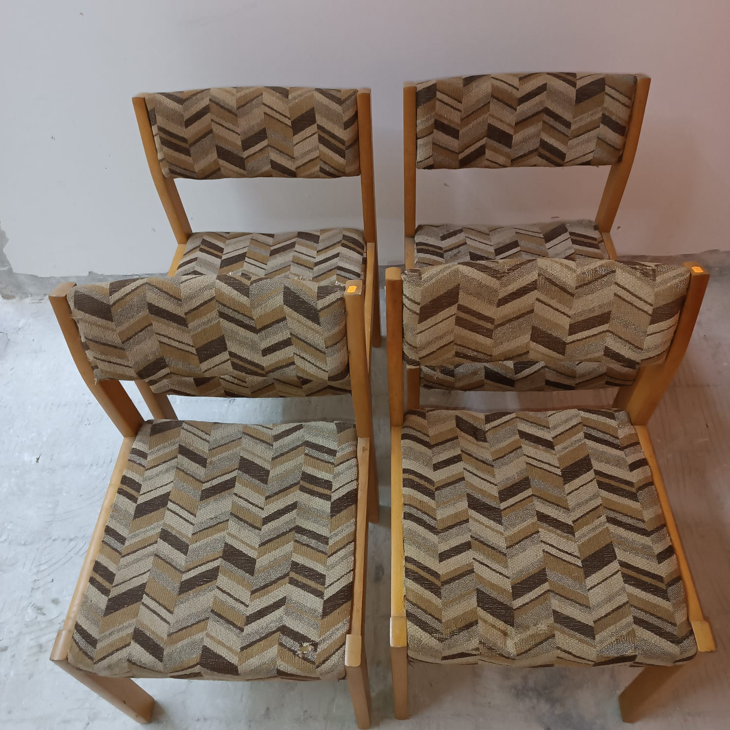 Lots of 4 vintage wooden chairs