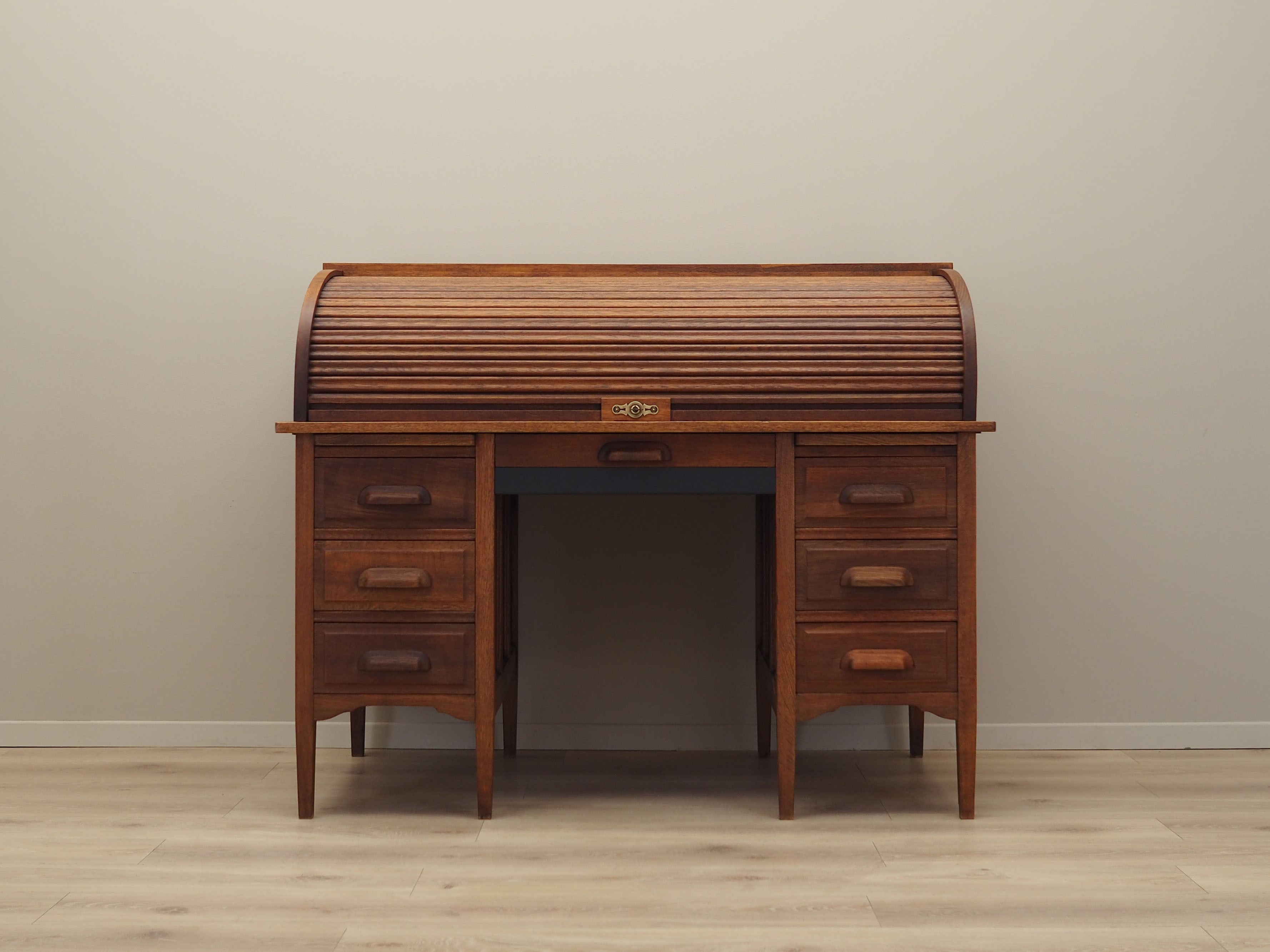 Bureau en chêne, design danois, années 1950, production: Danemark
