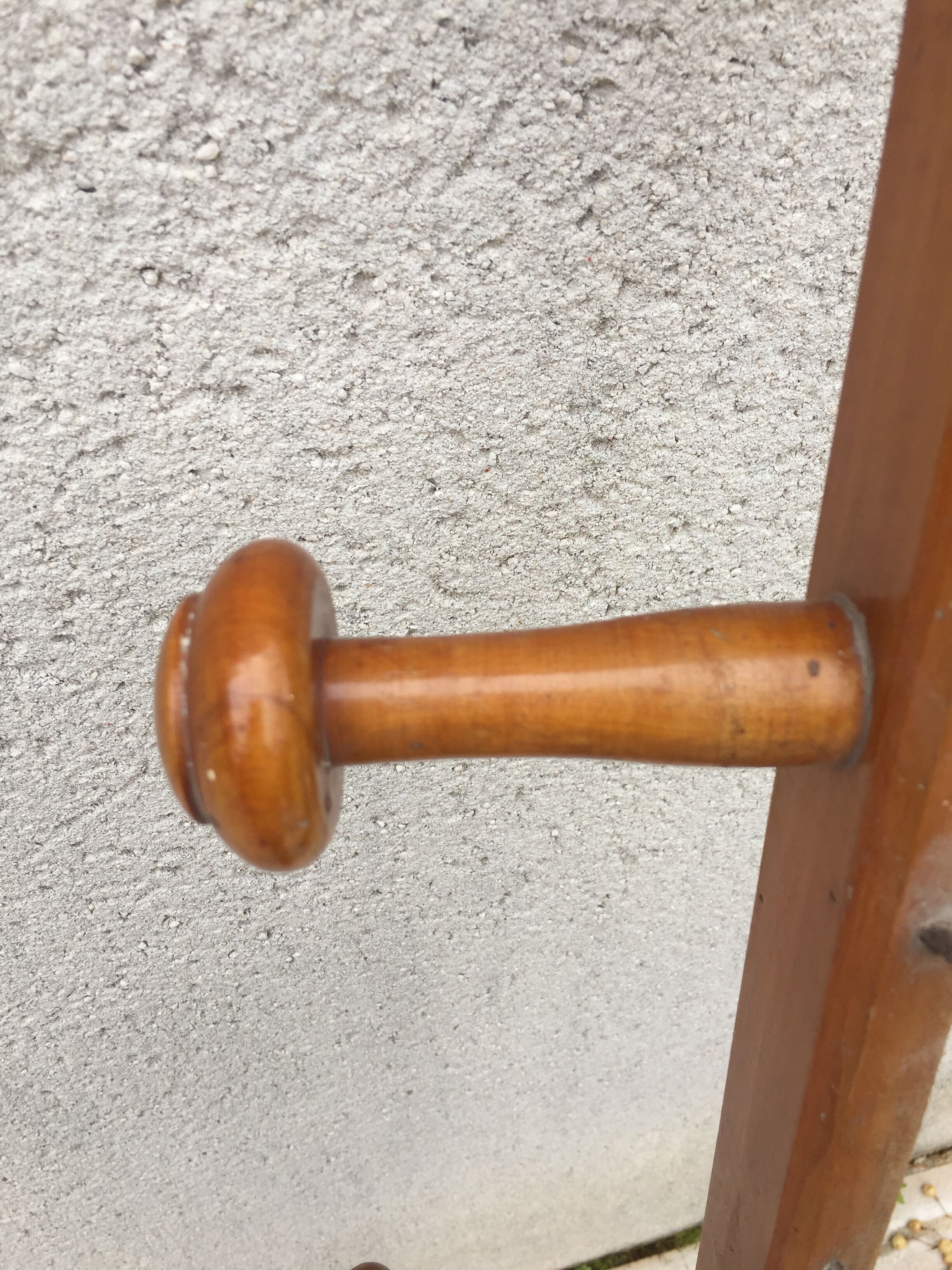 Longue patère en bois