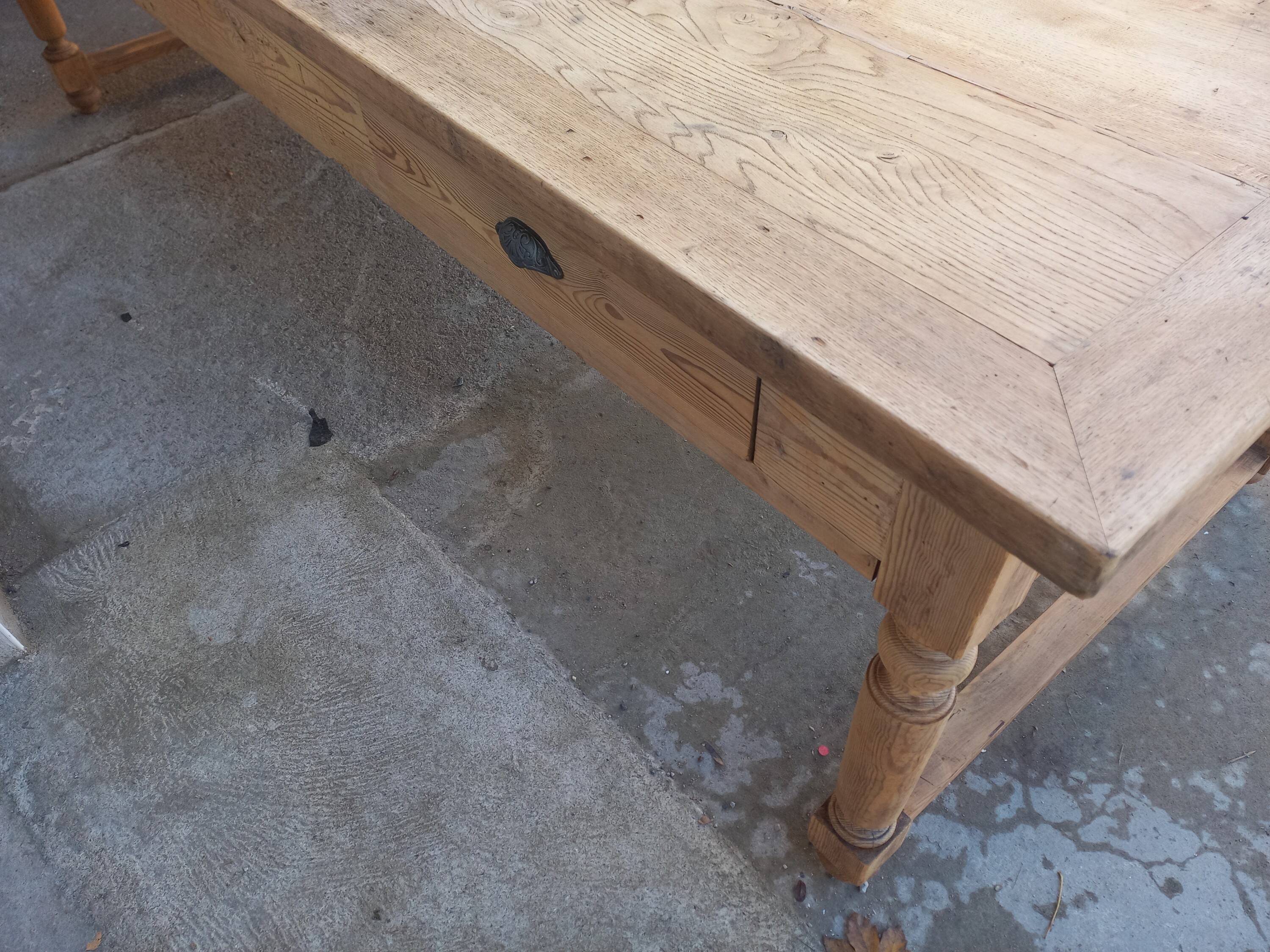 Grande table de communauté en chêne et sapin