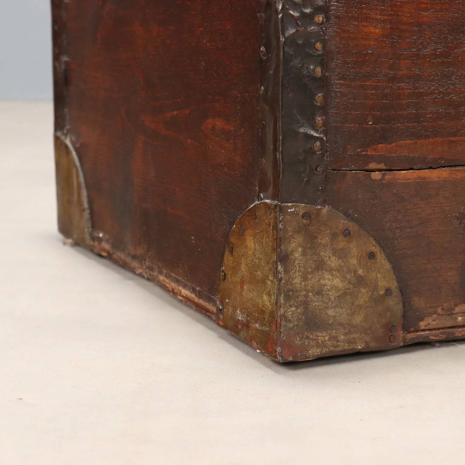 Antique chest in stained oak and iron, Italy, 19th century.