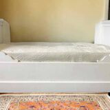 White lacquered solid wood sleigh bed