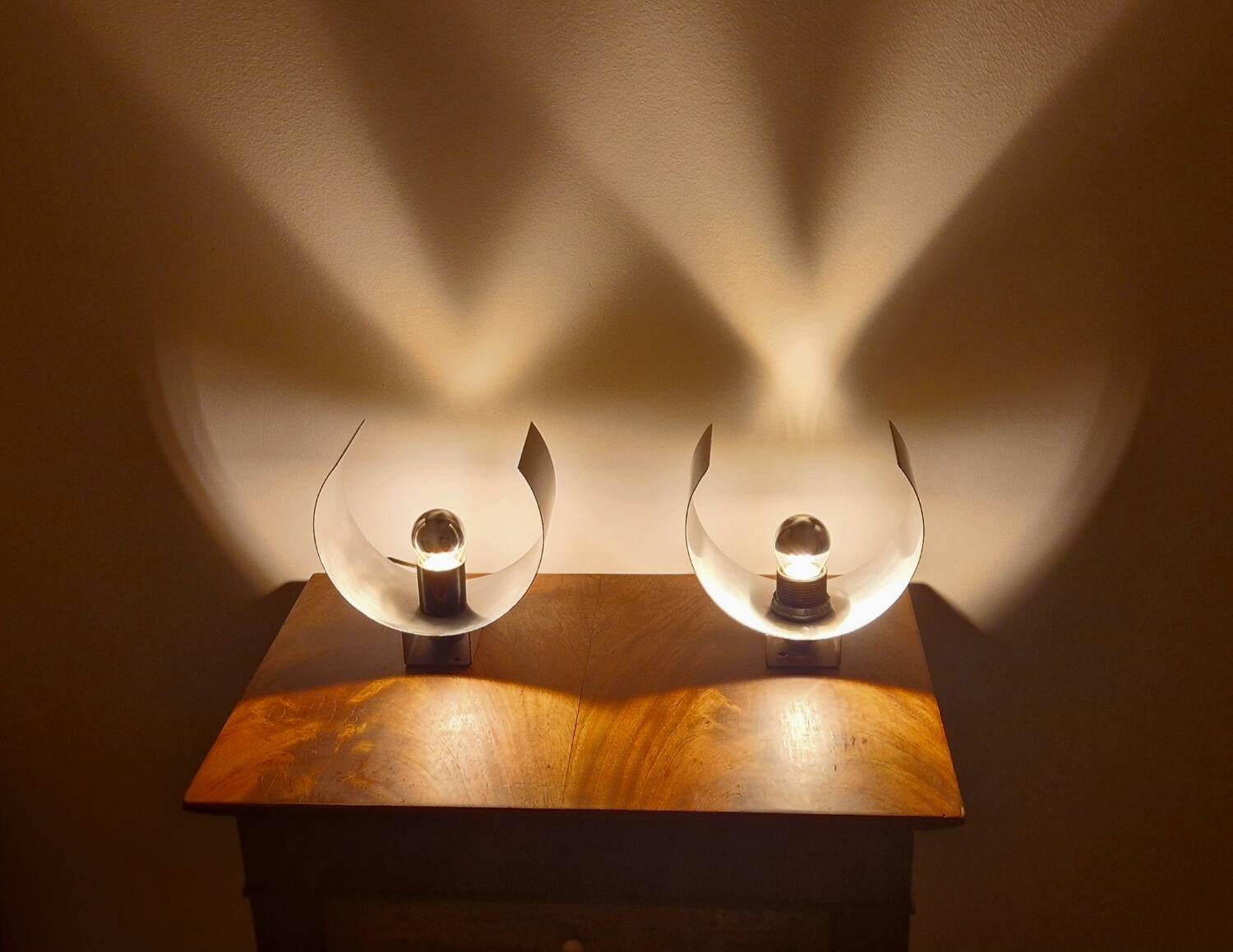 Pair of sculptural lamps in brushed metal – Design by Philippe Rogier