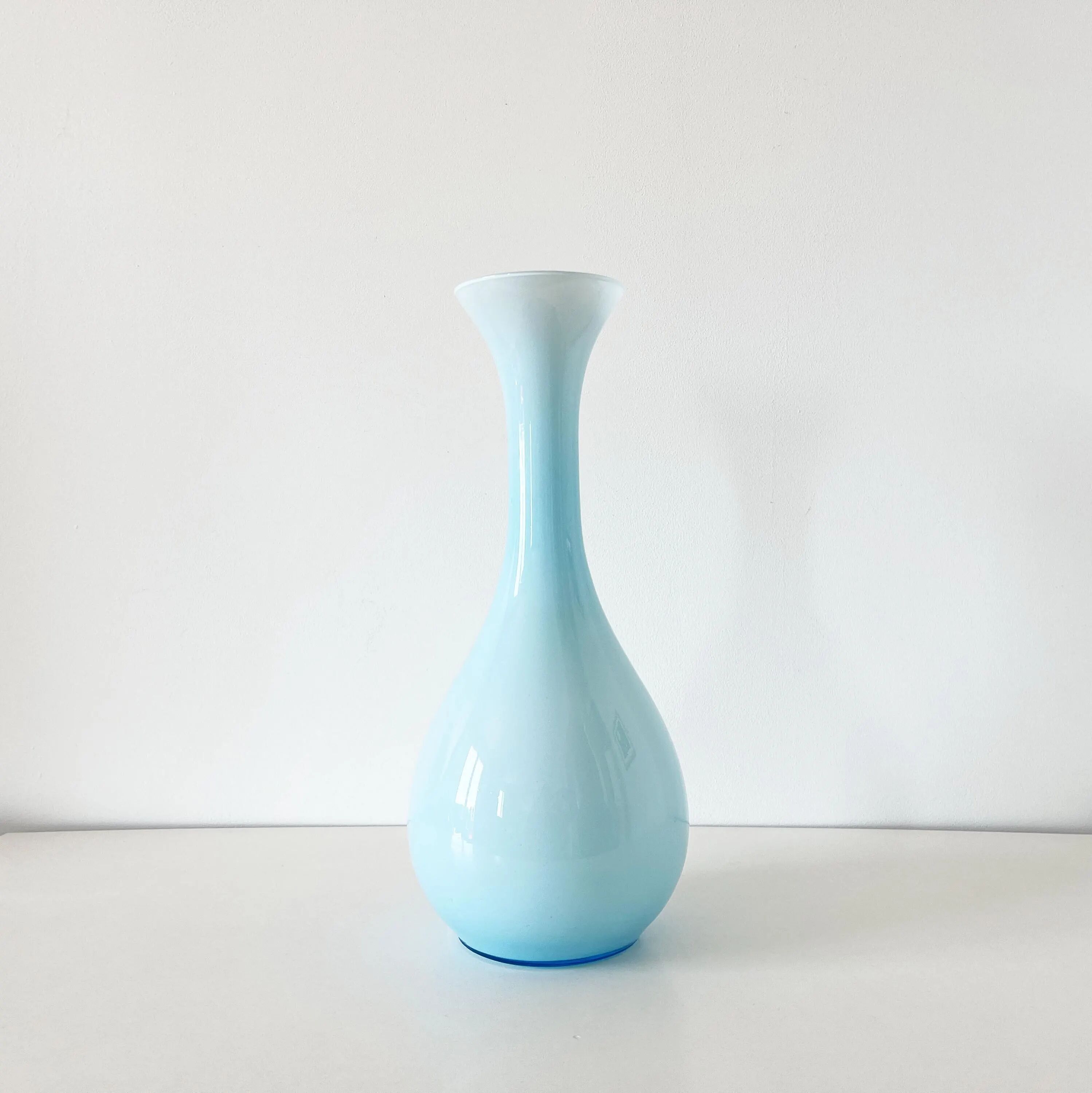 Large Italian vase in turquoise opaline from the 1960s.