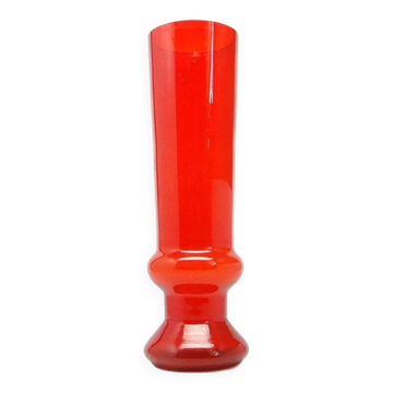 Vase postmoderniste, en verre rouge, Pologne, années 1970
