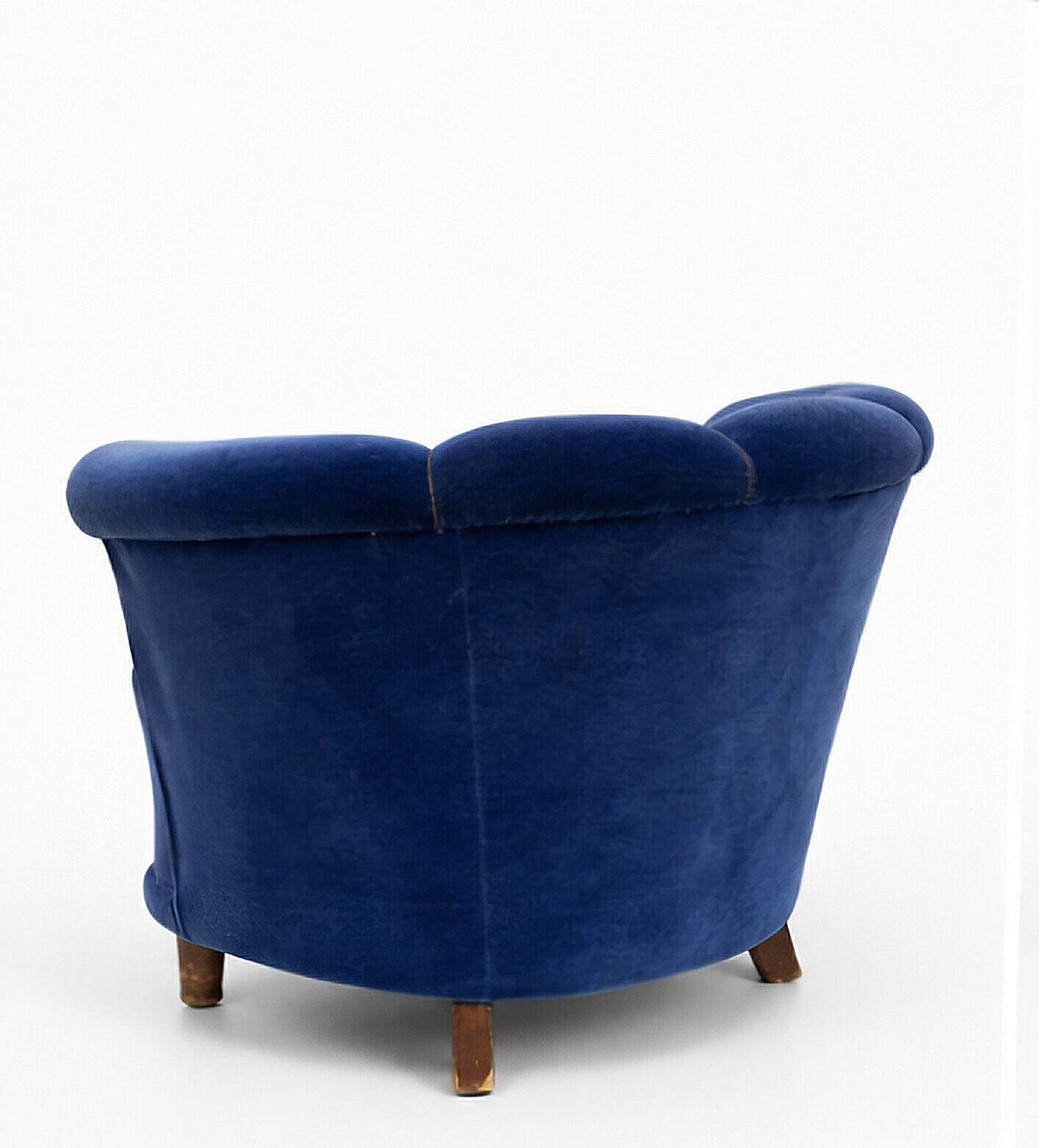 Swedish modern lounge chairs, clam shaped, 1940s Scandinavian design