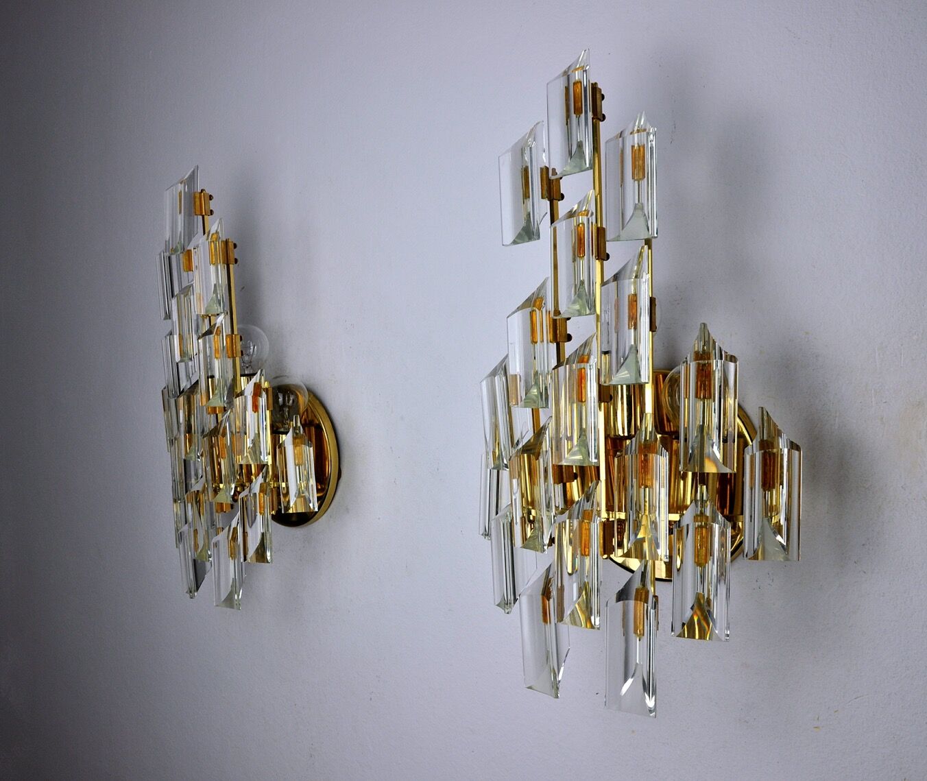 Pair of oscar torlasco wall lamps, triedri glass, italy, 1970