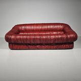 "Bordeaux 'Piumino' canapé by De Pas, D'Urbino and Lomazzi for Dall'Oca, 1970"