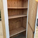 White and wood bonnet