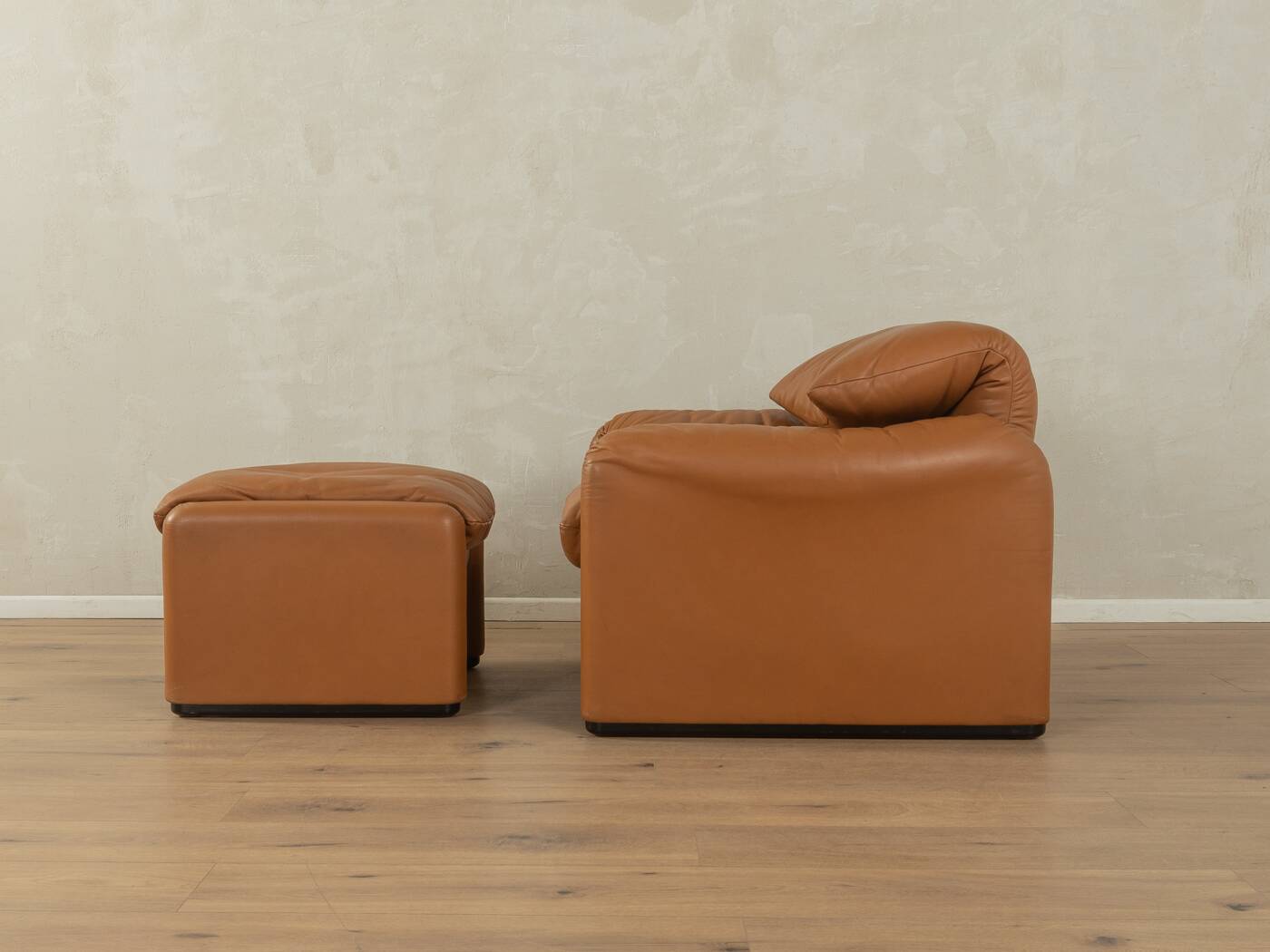 675 Maralunga armchair with ottoman by Vico Magistretti for Cassina, 1970s, original cognac brown leather