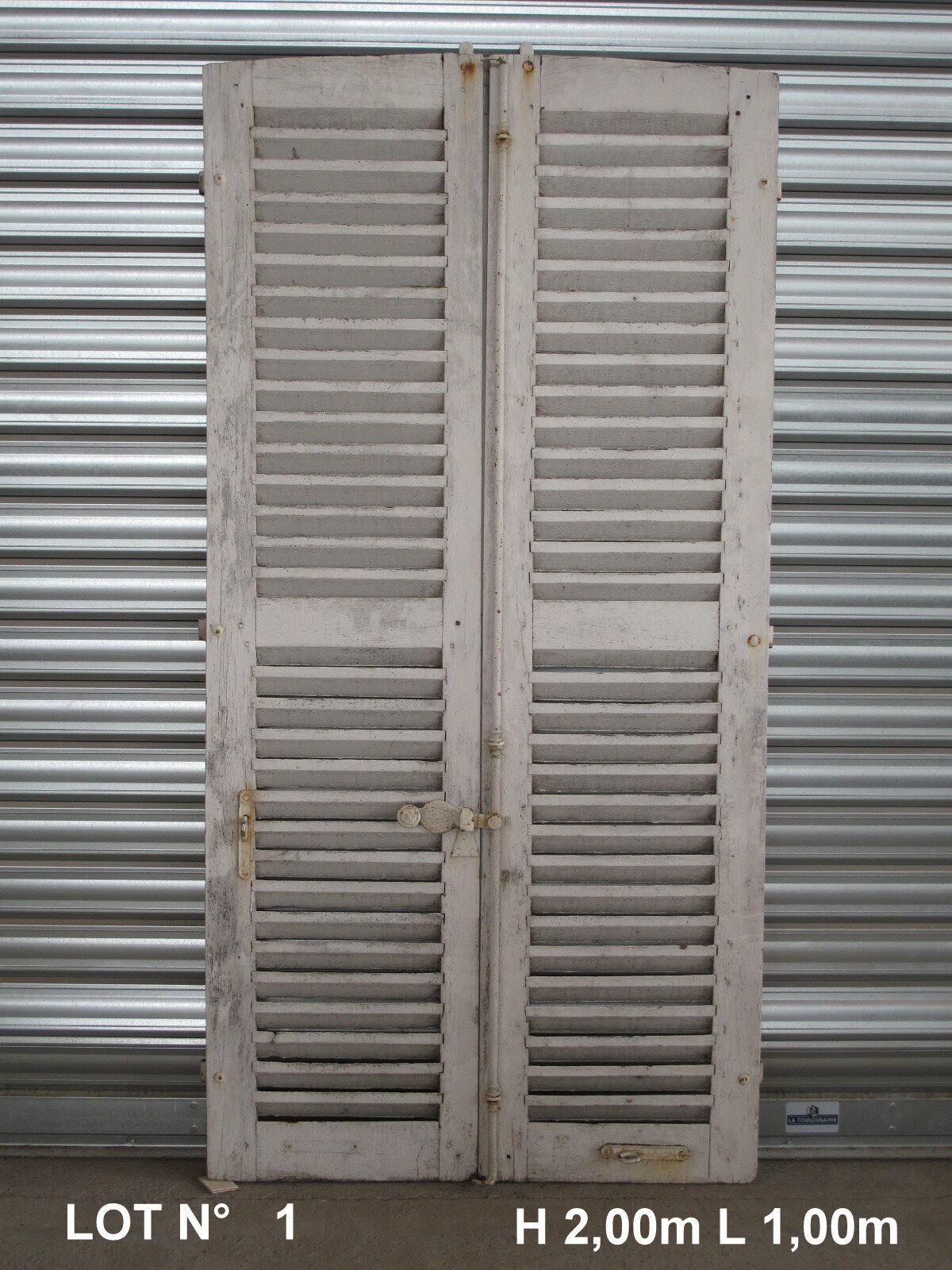 Pair of shutters