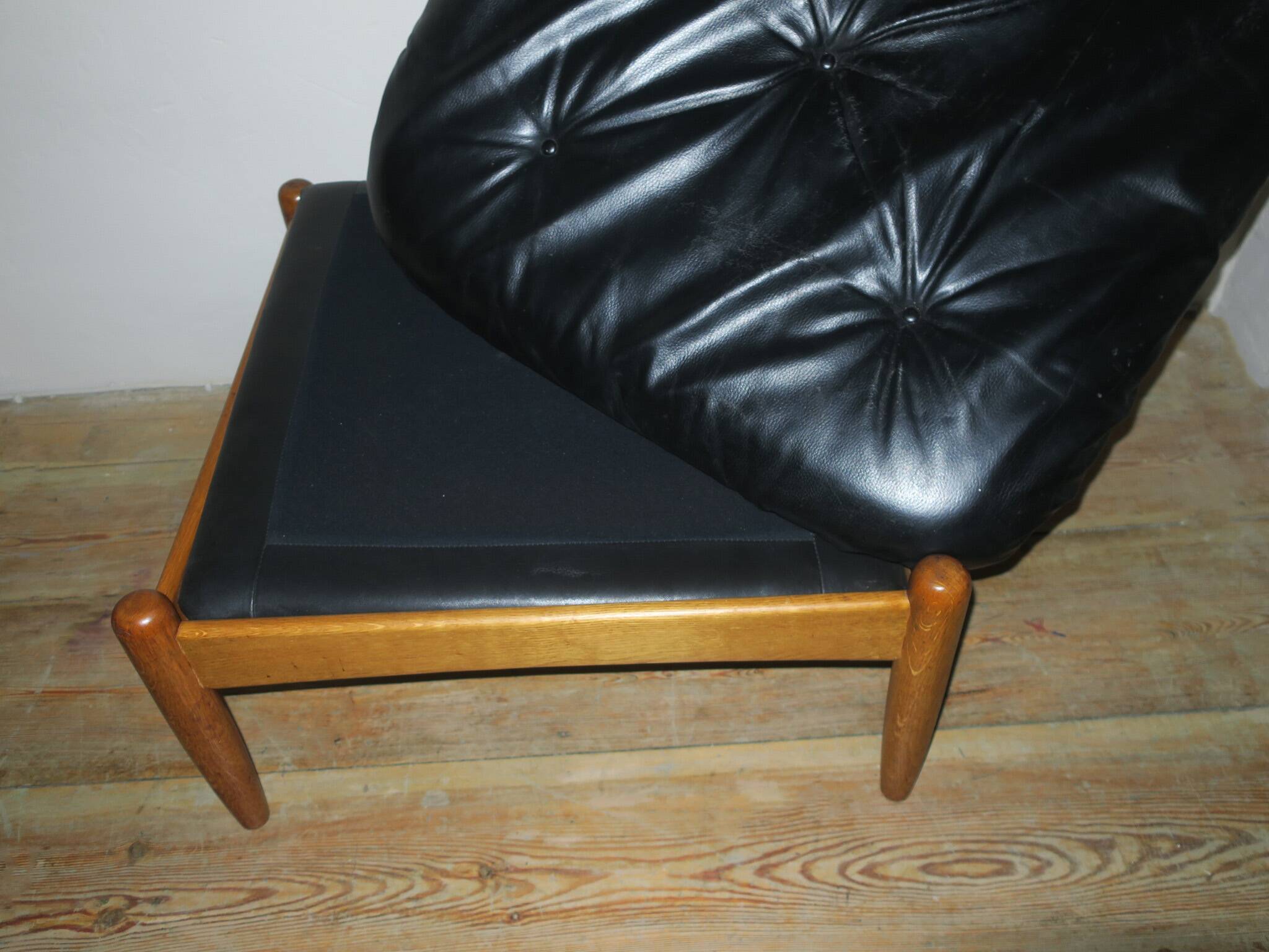 Eric Merthen leather sofa with matching ottoman, Sweden 1960s