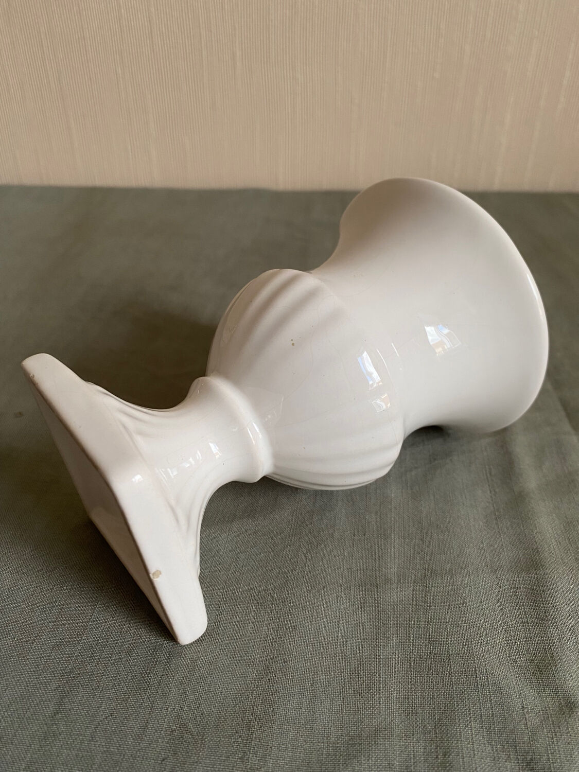 Earthenware planter, Medici style