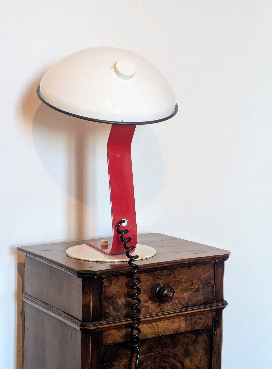 Sculptural Lamp "Snake" – Memphis & Postmodern Aesthetic – Massive