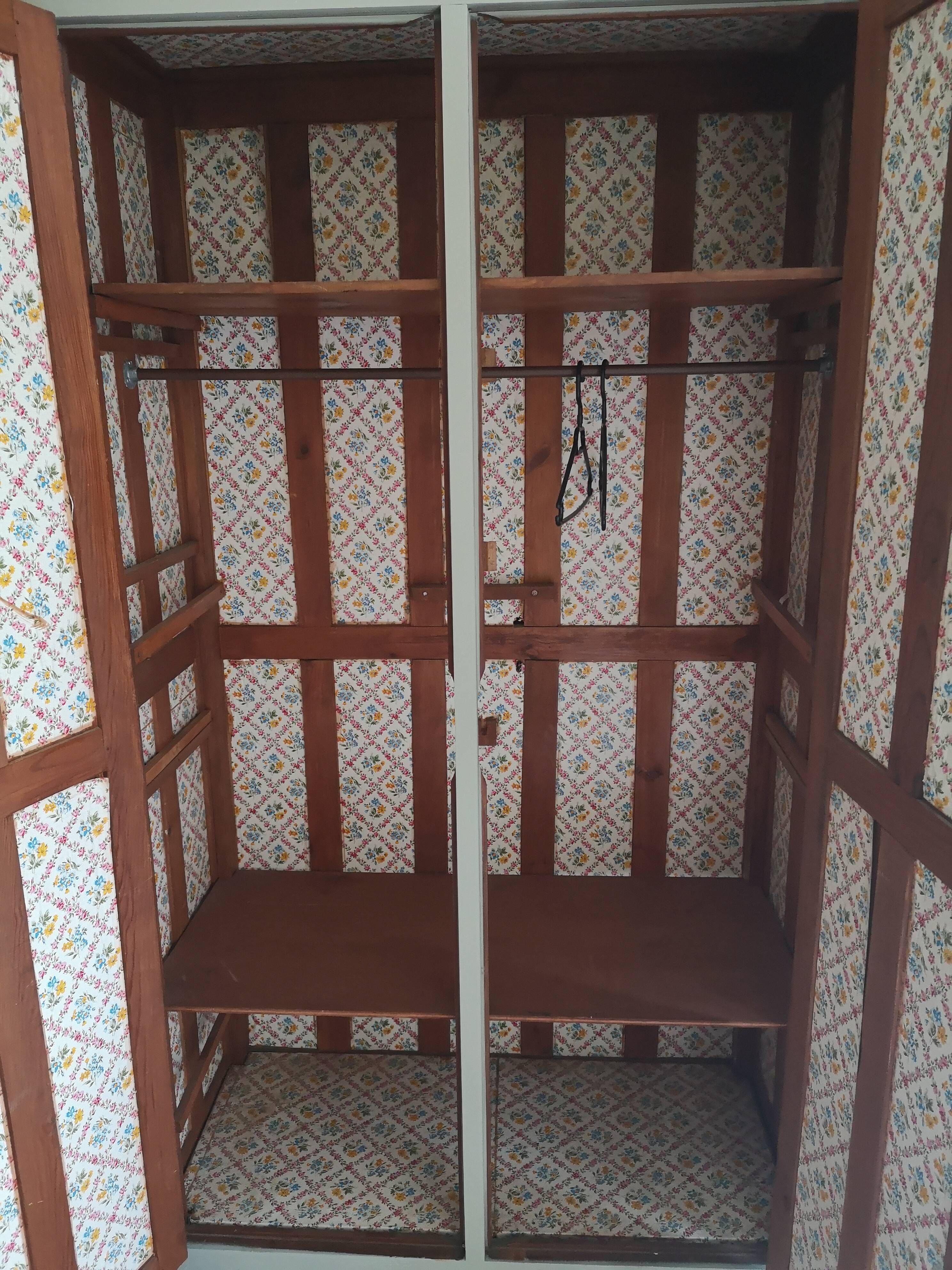 Armoire parisienne