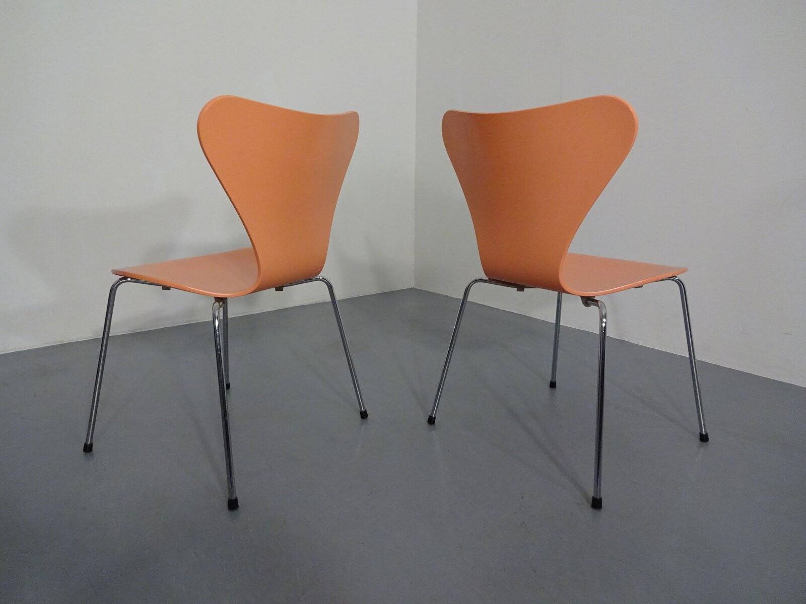 Danish 3107 Chairs by Arne Jacobsen for Fritz Hansen, 1994, Set of 2