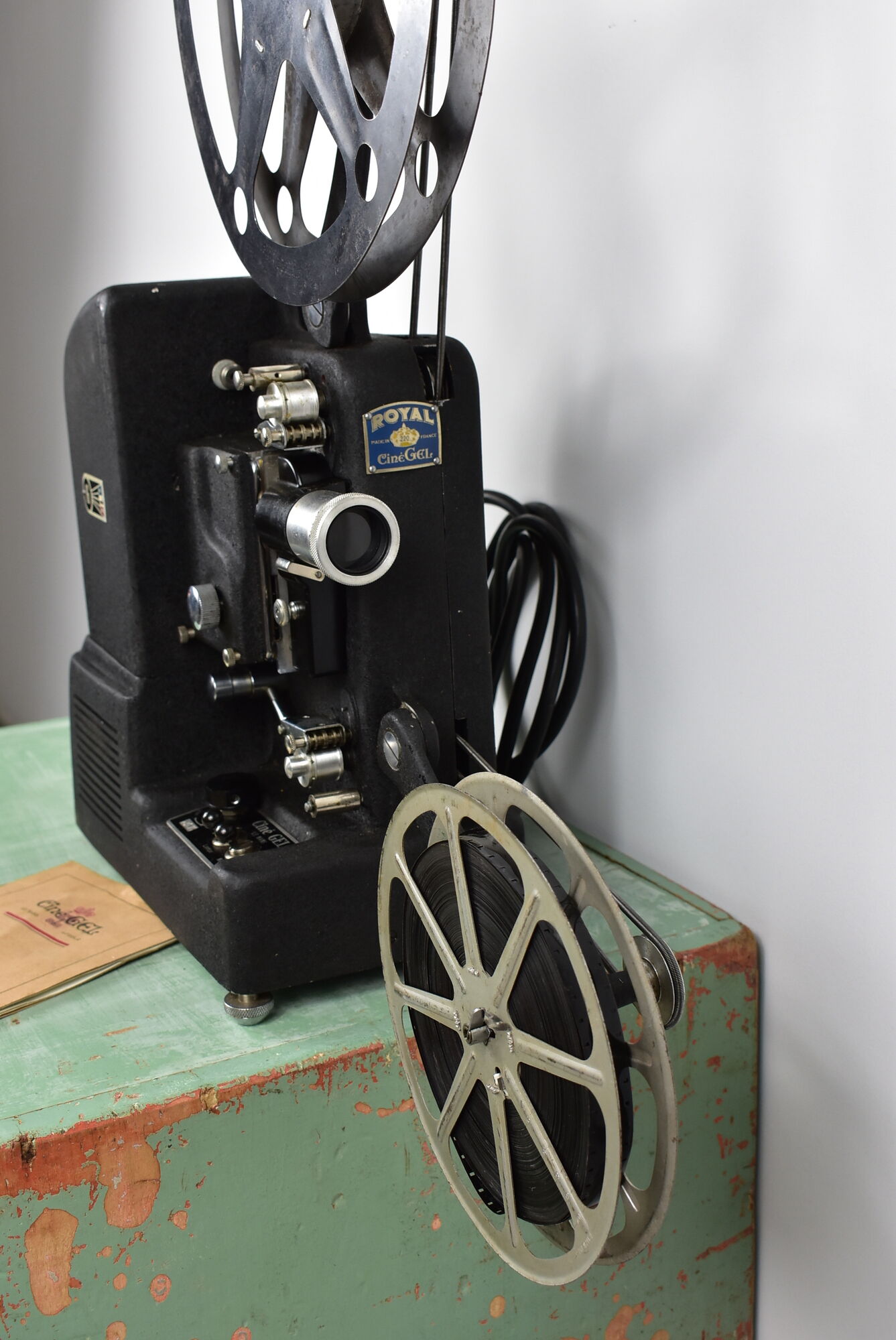 16 mm old projector Royal cinegel France