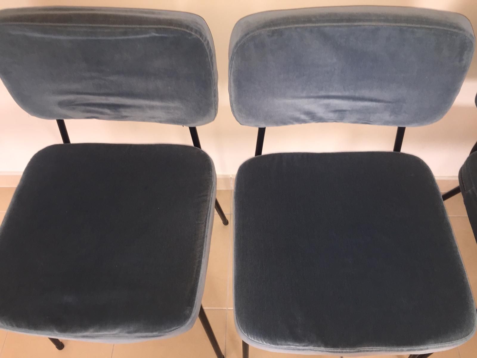 Lot vintage de six chaises moelleuses en velours turquoise