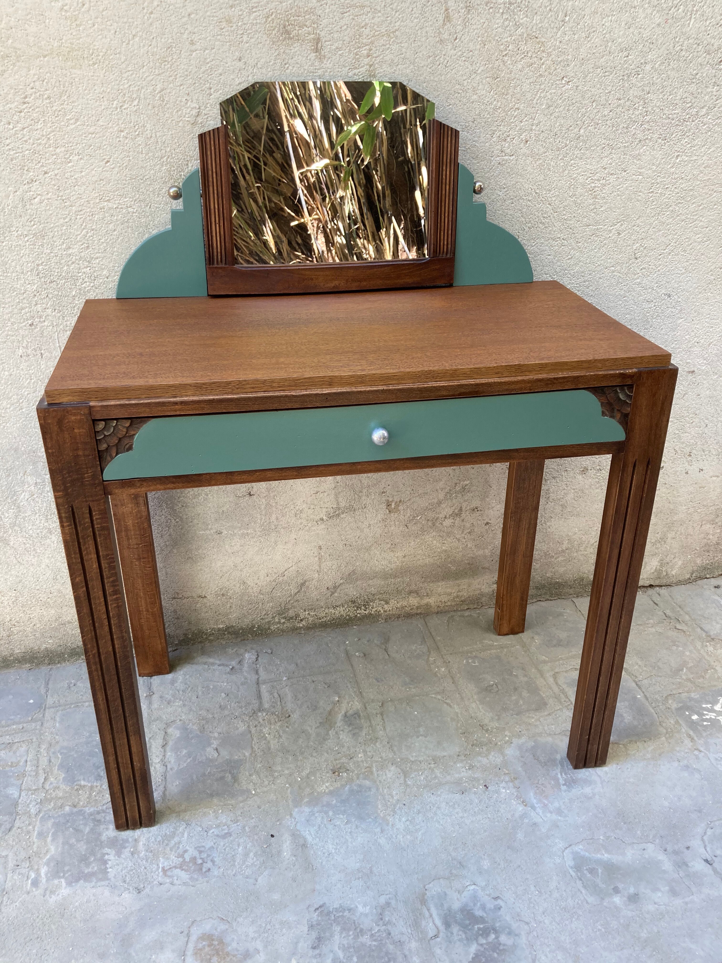 Art Deco hairdresser