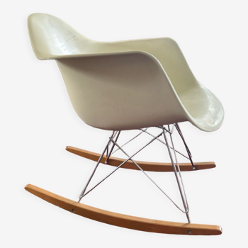 Vitra rocking chair design Charles & Ray Eames