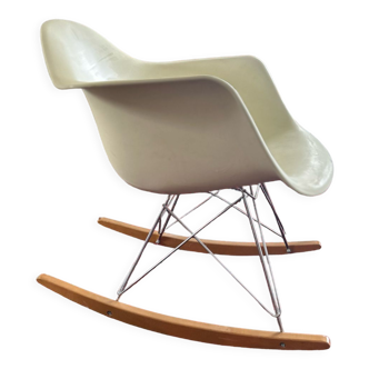 Vitra rocking chair design Charles & Ray Eames