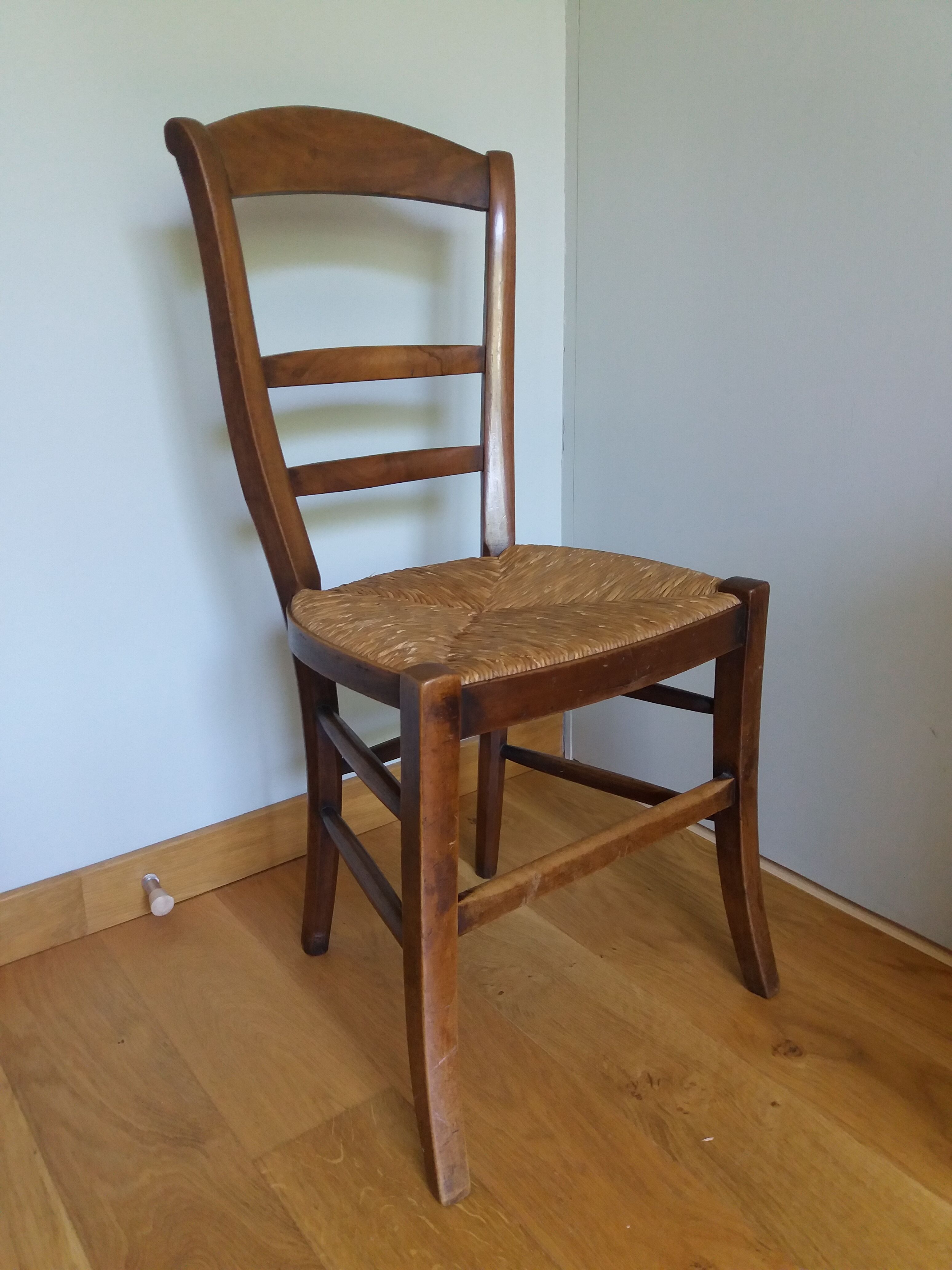 Antique mulched chair