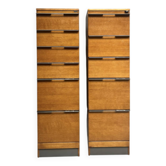 Deux étagères vintage