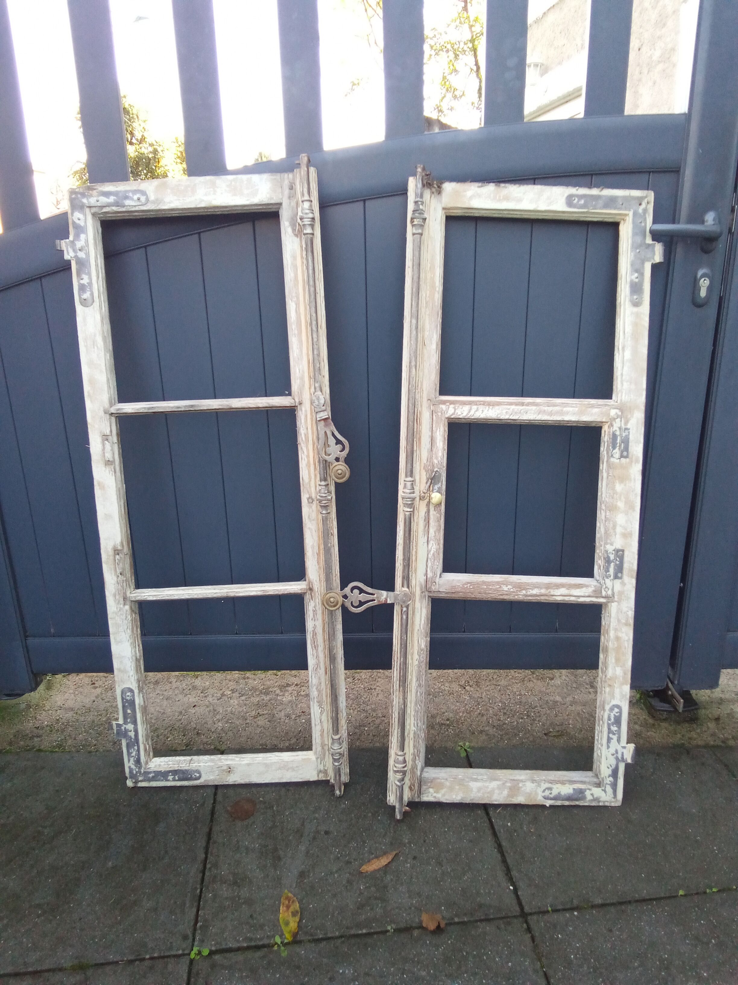 Pair of windows 1920